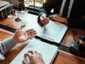 Navigating the Legal Labyrinth: How to Secure Free Family Advice That Counts